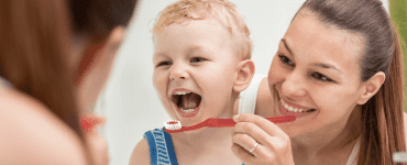 maneiras de convencer seu filho a escovar os dentes