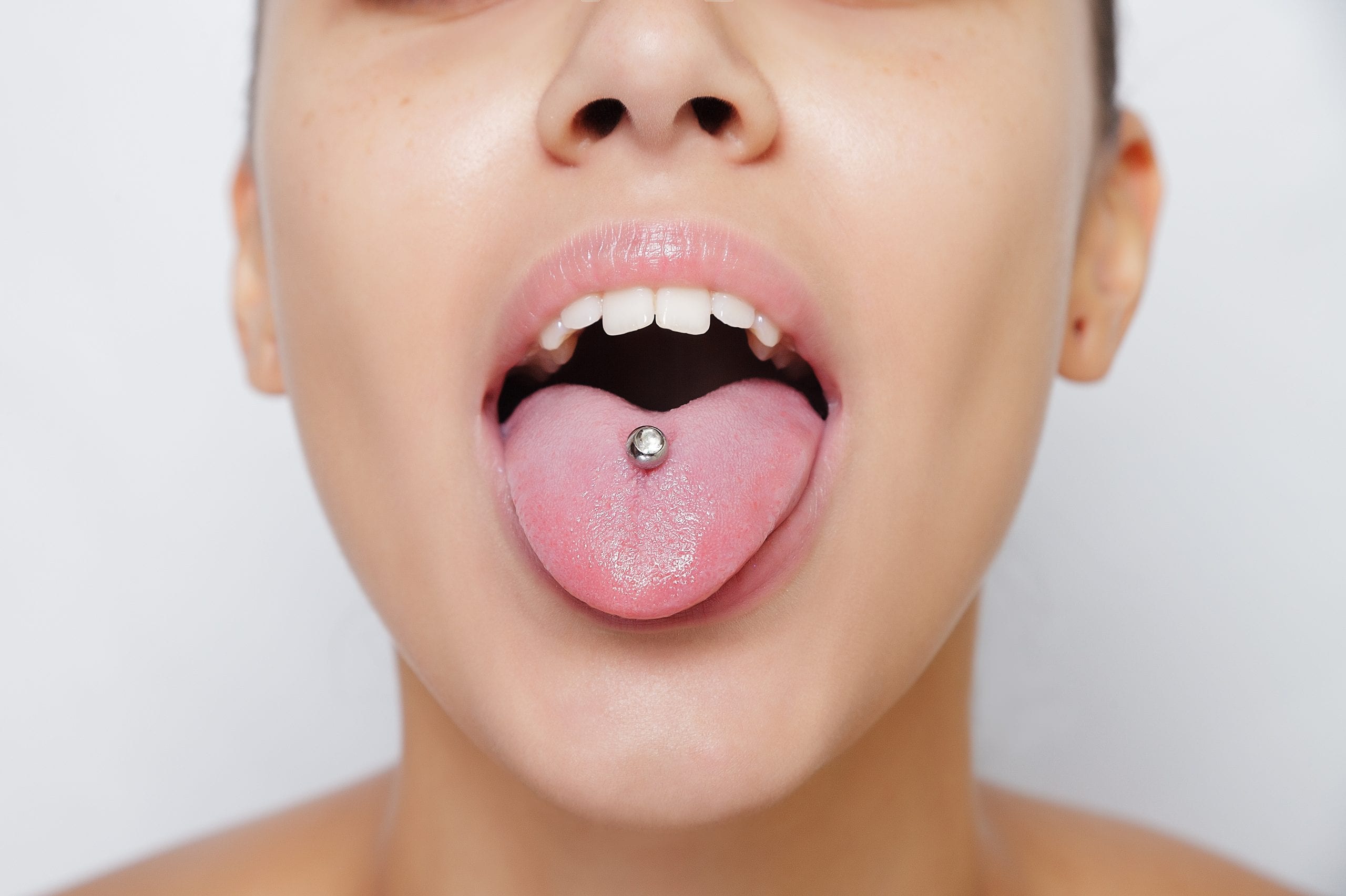 Piercing na boca: como cuidar, cicatrizar e evitar inflamação