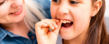 Como tirar dentes de leite