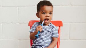 5 Kits de escova dental para seu filho levar na escola