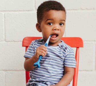 kits de escova dental para levar na escola