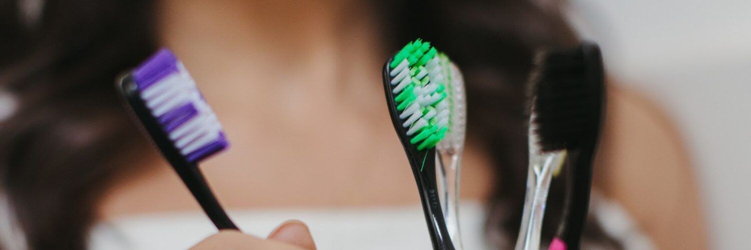 escovar os dentes com bicarbonato