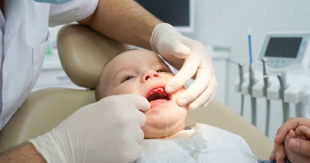 fotos da gengiva do bebê quando vai nascer dente